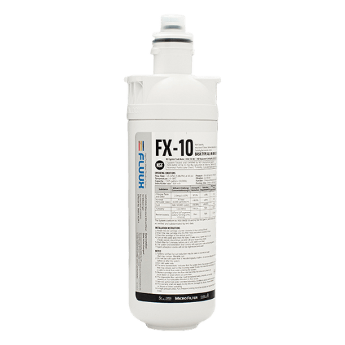 Plastflaska märkt FX-10, innehållande mikroplastfilter för vattenrening.