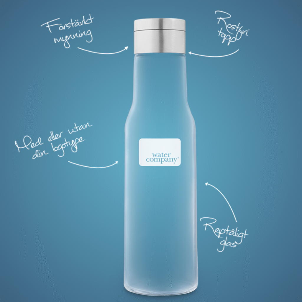 Bild på en glaskaraff med graverad logo för Water Company med text och pilar som visar unika egenskaper som 'rostfri topp', 'förstärkt mynning', 'med eller utan din logotype' och 'reptåligt glas'